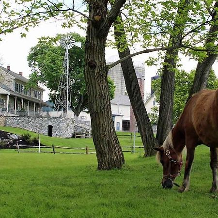 Rocky Acre Farm Bed & Breakfast Mount Joy Exterior photo