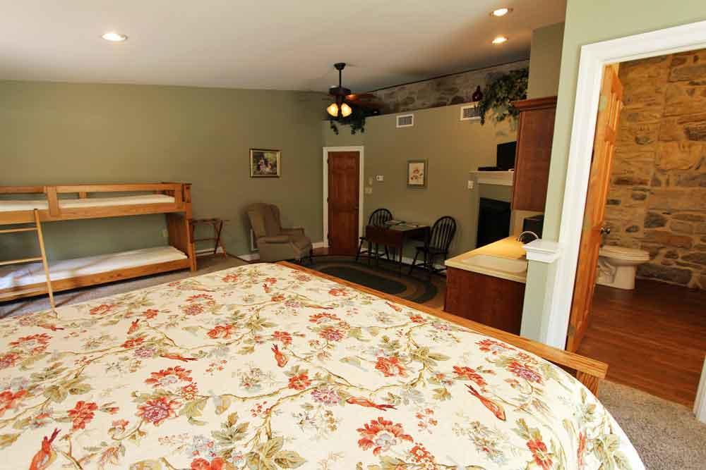 Rocky Acre Farm Bed & Breakfast Mount Joy Exterior photo