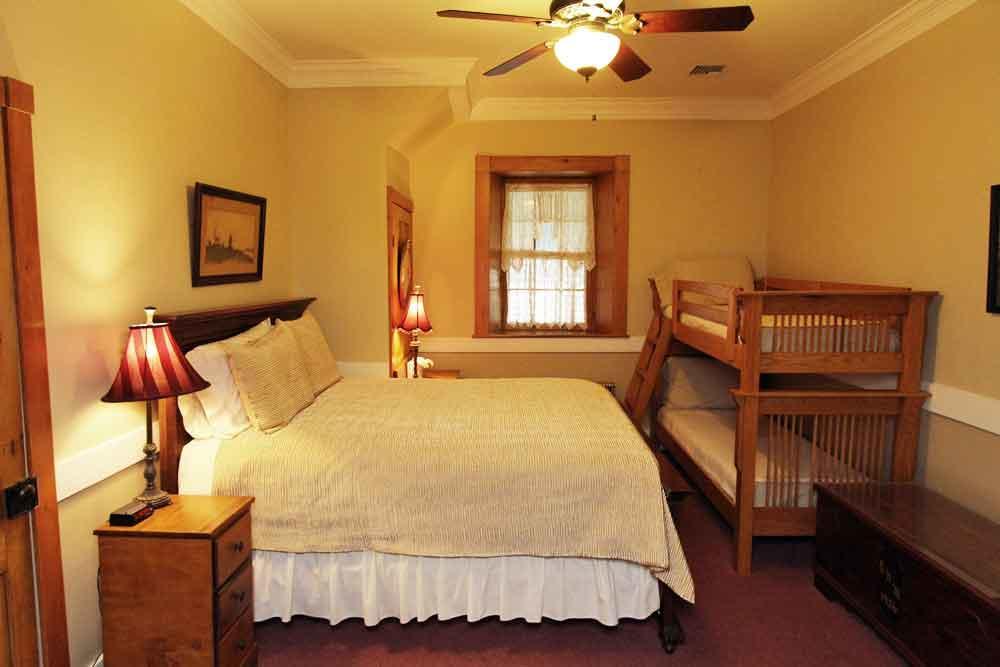Rocky Acre Farm Bed & Breakfast Mount Joy Exterior photo